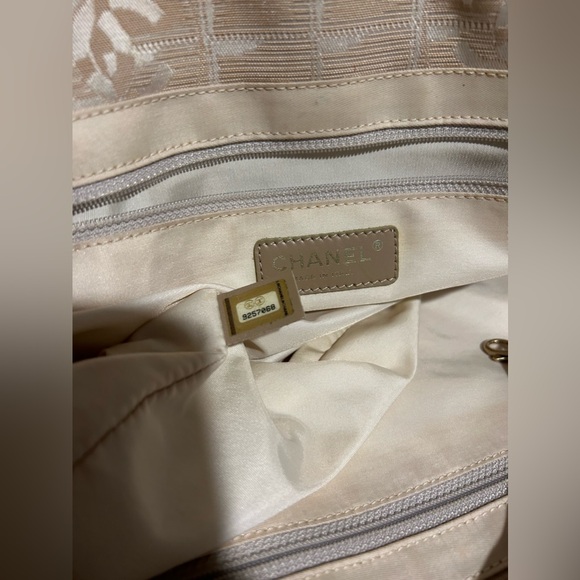 Chanel Tote in Beige. Authentic and pre-owned. Low price!!! - Picture 6 of 7